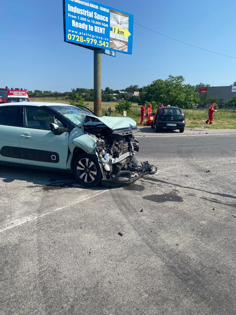 Accident grav în Prahova. O femeie a murit și alte trei persoane, printre care un copil de 3 ani, au fost rănite