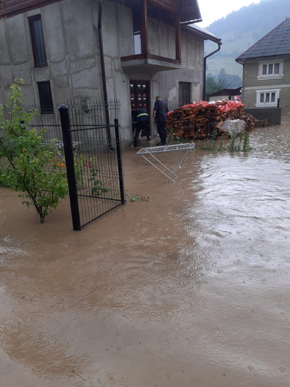 Cod galben de inundații pe râuri din 5 județe, până marți dimineață. Care sunt zonele vizate