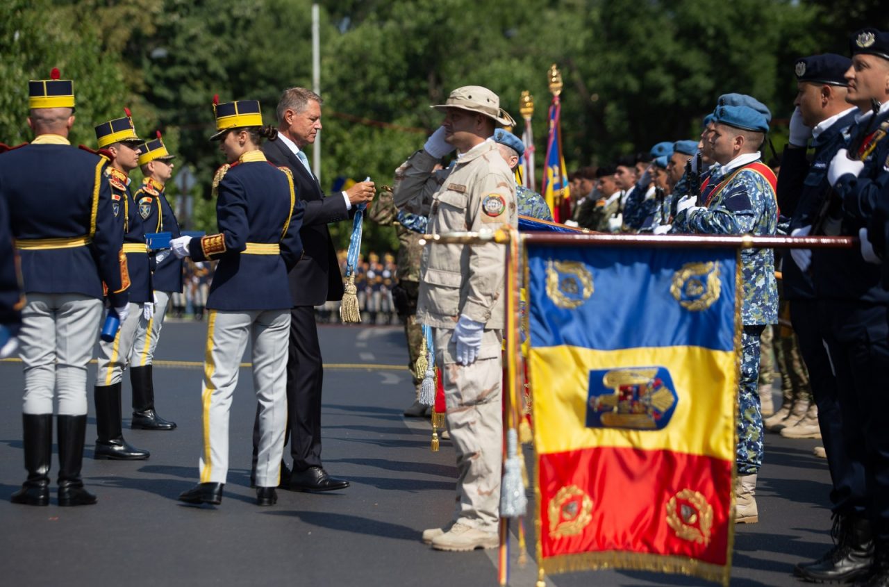Klaus Iohannis, mesaj pentru militarii români care s-au întors din Afganistan: „Sunteţi eroii zilelor noastre! România a arătat că e un partener de încredere al Statelor Unite” | FOTO, VIDEO