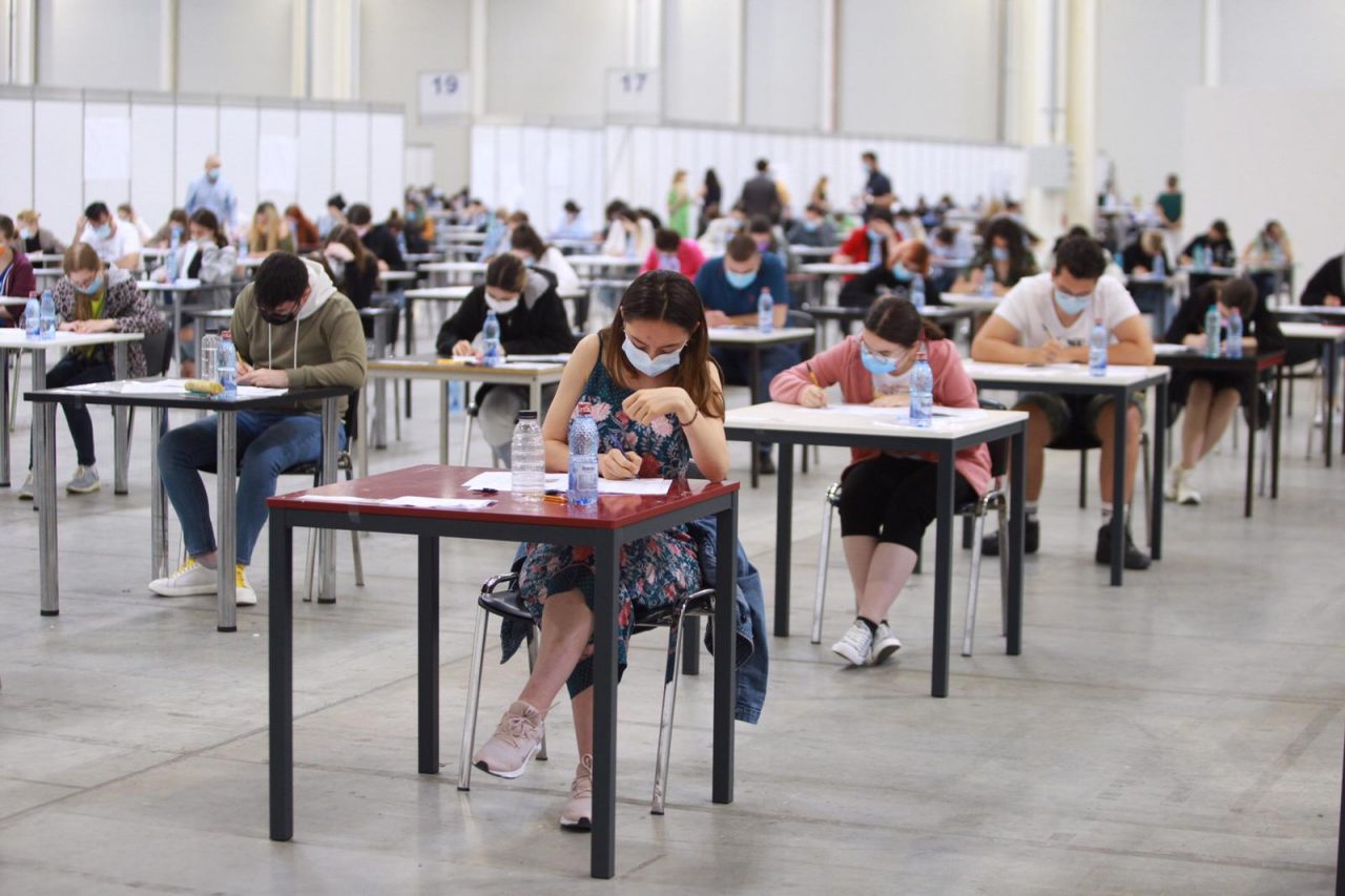 Peste 3.400 de tineri, un număr-record, au susținut admiterea la UMF „Carol Davila” București. În ce condiții s-a desfășurat examenul