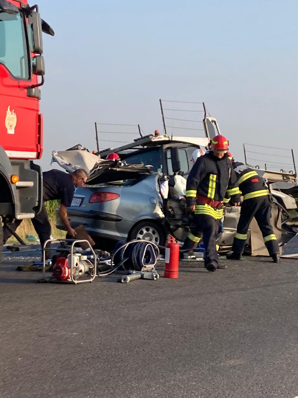 VIDEO | Accident cumplit în Olt. Trei persoane, printre care şi un adolescent, au murit
