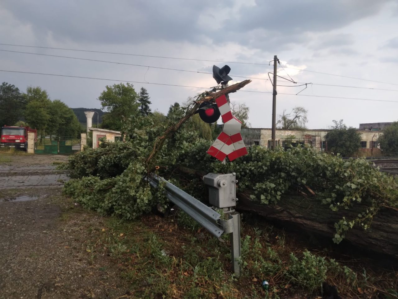 Traficul feroviar din Cluj, afectat din cauza condițiilor meteo extreme