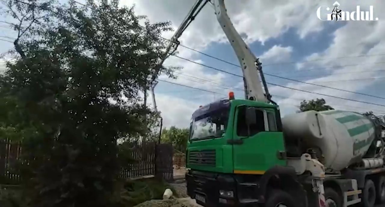 Tragedie în Argeș. Un mort și doi răniți după ce o betonieră a atins firele de înaltă tensiune (VIDEO)