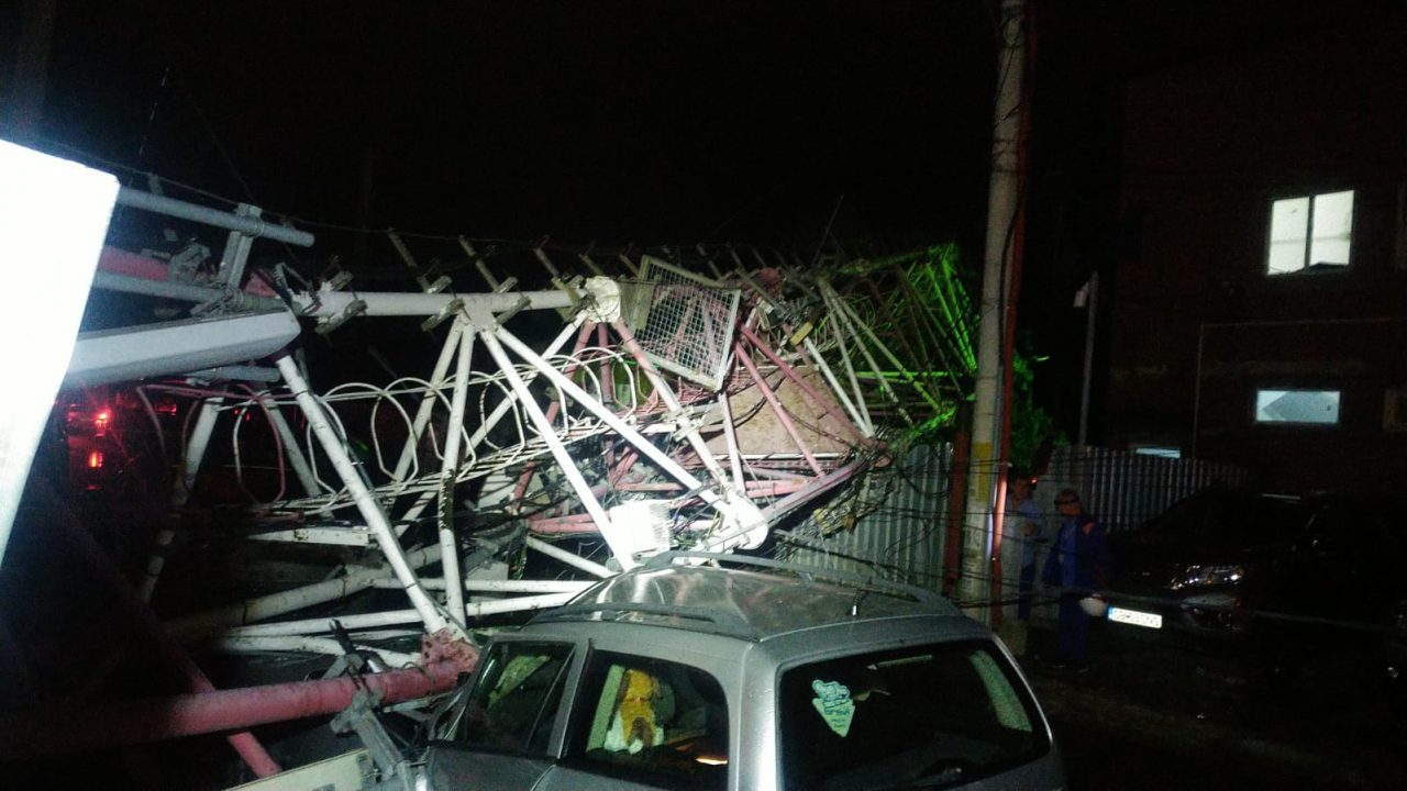 8 ȘTIRI DE LA ORA 8. Cod portocaliu de furtună în București și Ilfov, miercuri seară. Două femei au fost rănite, după ce o antenă GSM a căzut peste casa lor