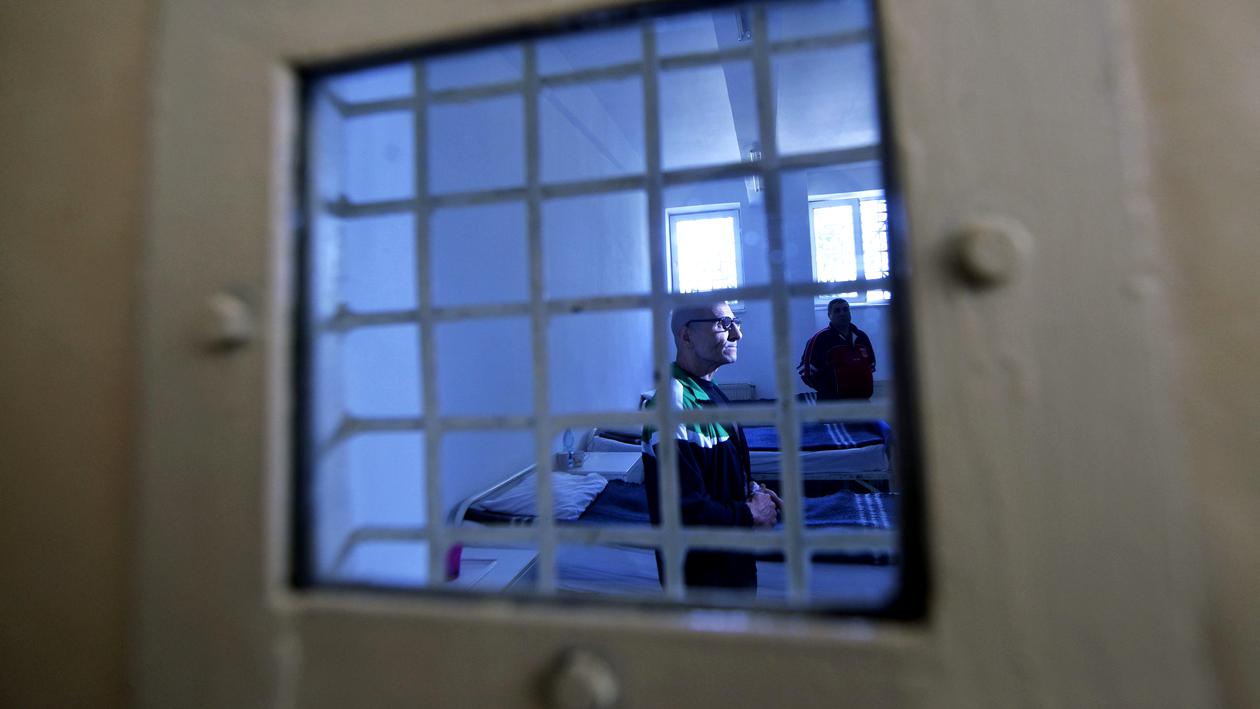 Un bărbat s-a spânzurat în arestul Poliției Capitalei, chiar lângă colegii de cameră