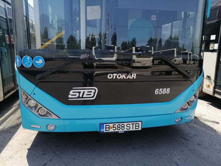 Lipsa aerului condiționat face ravagii în autobuzele STB. „O femeie l-a rugat plângând pe șoferul unui autobuz s-o lase să coboare. I s-a făcut foarte rău de la căldură”