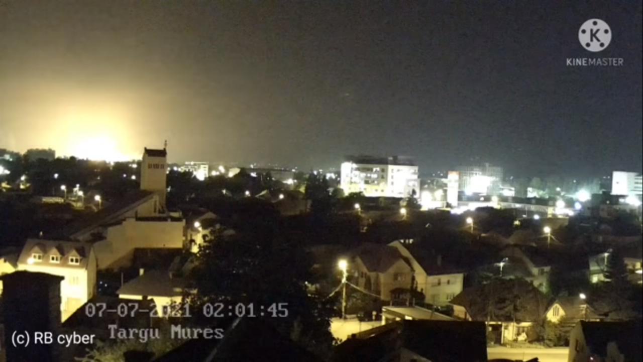 O explozie urmată de un incendiu a avut loc la combinatul Azomureș. Populația, informată prin RO-Alert | VIDEO