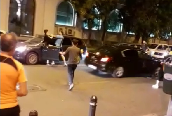 Bătaie ca în filme în fața Spitalului de Urgență „Floreasca”. Polițiștii au intervenit în forță (VIDEO)