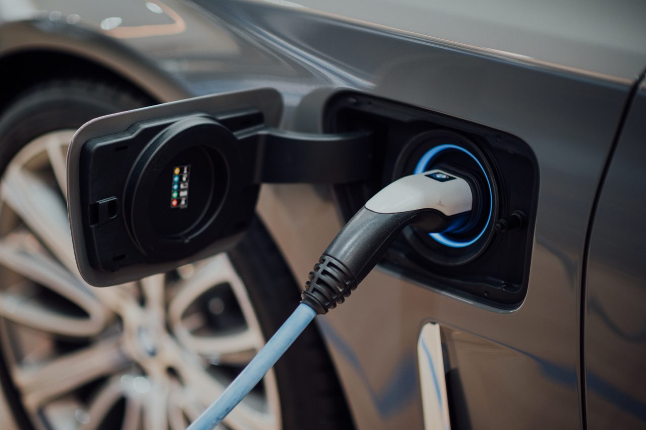 8 ȘTIRI DE LA ORA 8. Programul Rabla Plus, pentru mașini electrice sau hibrid, va fi suplimentat