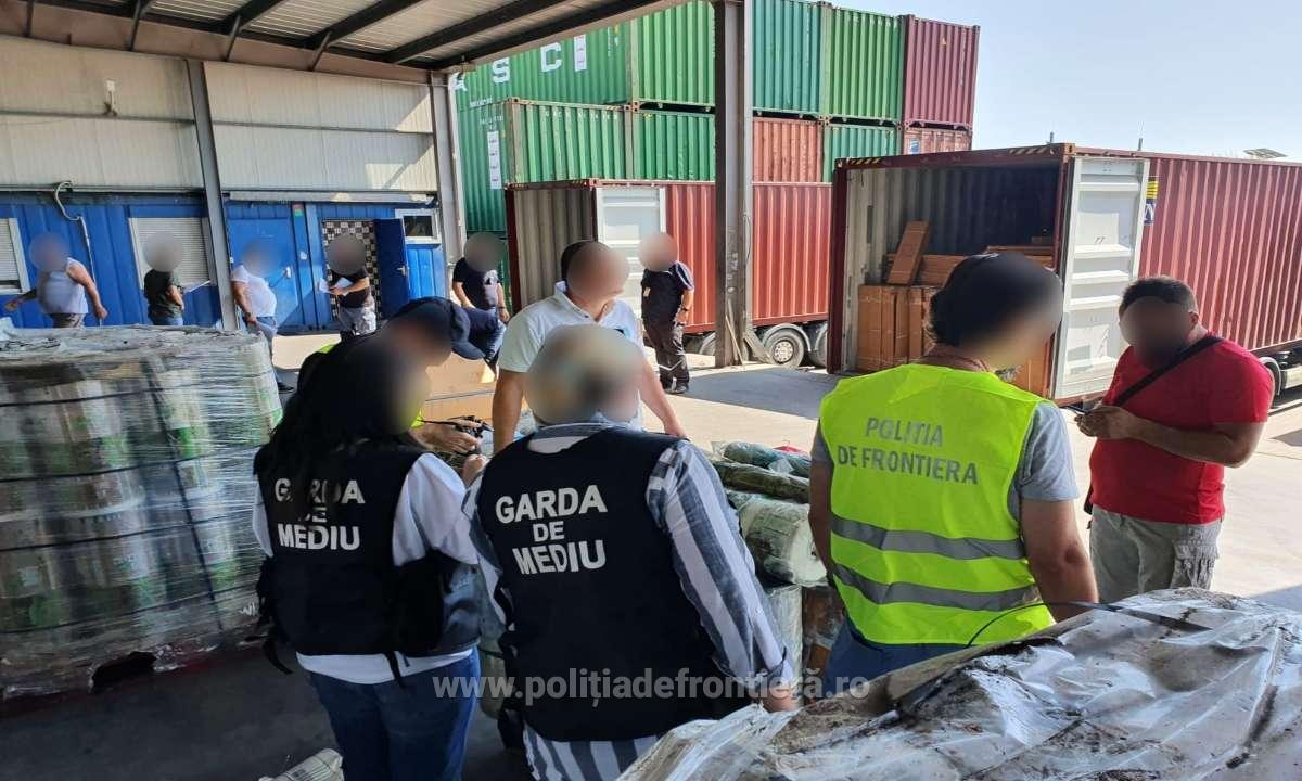 Containere cu peste 60 de tone de deșeuri de plastic amestecat cu carton, descoperite în Portul Constanţa Sud Agigea. Ce scria în documentele de transport