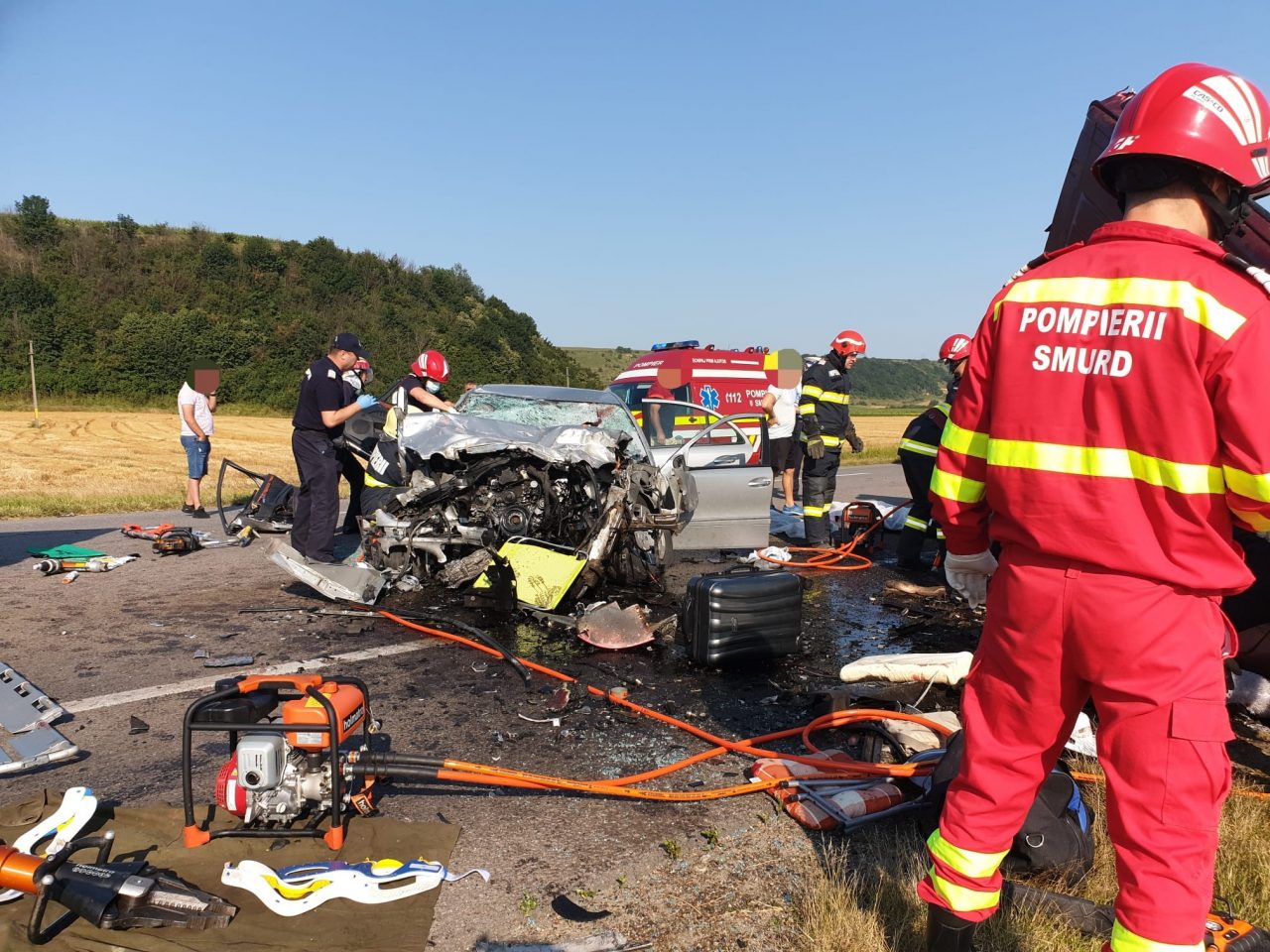 Cine sunt victimele tragicului accident din Bacău. Șoferul autoturismului și-a pierdut soția și doi dintre copii