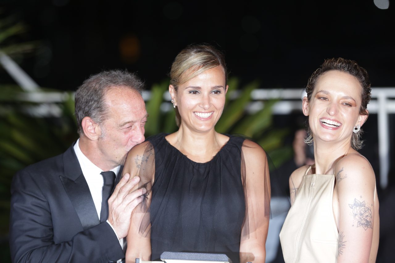 Ceremonia de închidere a Festivalului de la Cannes. Pelicula ”Titane” și ”gafa” premeditată a lui Spike Lee. Galerie foto de excepție, marca regizorului Cristian Radu Nema