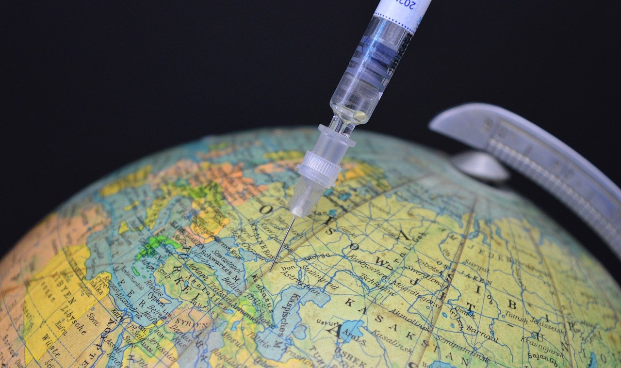 8 ȘTIRI DE LA ORA 8. OMS: Delta, dominantă în Europa, până în august. Este inacceptabil ca milioane de oameni să rămână nevaccinați