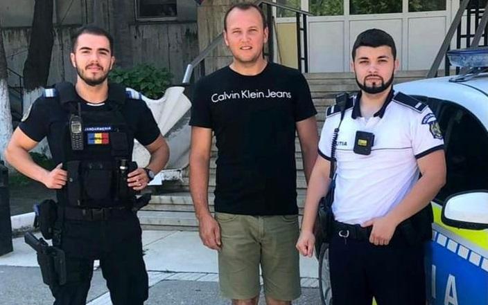 A născut cu girofar pe litoral: „Vă rog din suflet să mă ajutați! Soția mea trebuie să nască și are dureri foarte mari!”. Ce a urmat după ce bărbatul a cerut ajutorul unei patrule de poliție