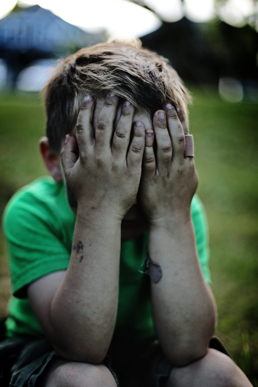 O femeie şi-a abandonat fiul de 5 ani pe o stradă din Galaţi „pentru că nu o asculta”. Mama băiețelului, găsită la zeci de kilometri