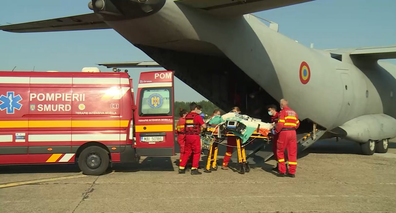 UPDATE | Raed Arafat: Unul dintre pacienții răniți în incendiul din Popești-Leordeni a decedat. Alte trei victime, transferate cu o aeronavă MApN la un spital din Germania – VIDEO