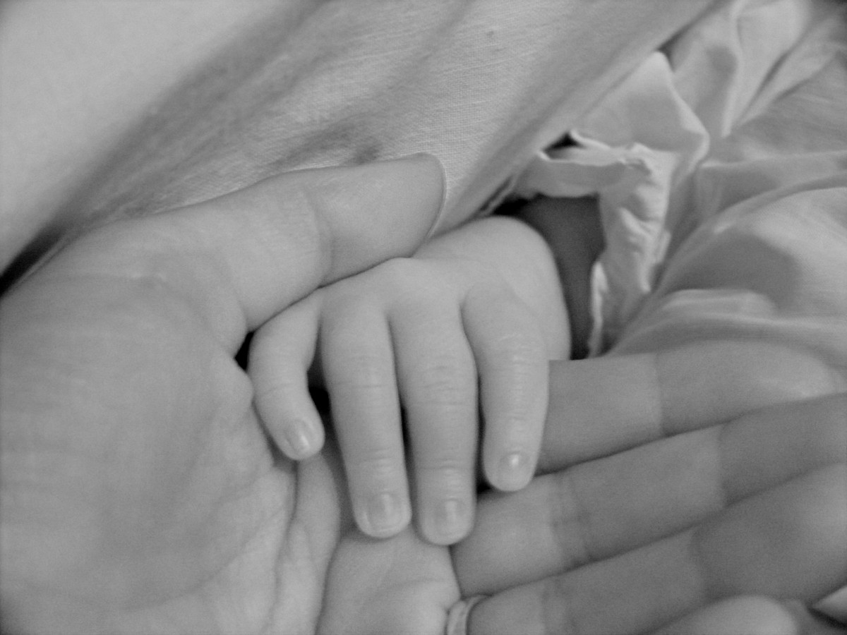 SATU MARE. A născut în toaleta unei benzinării şi apoi a aruncat la gunoi pruncul. Detalii uluitoare au urmat