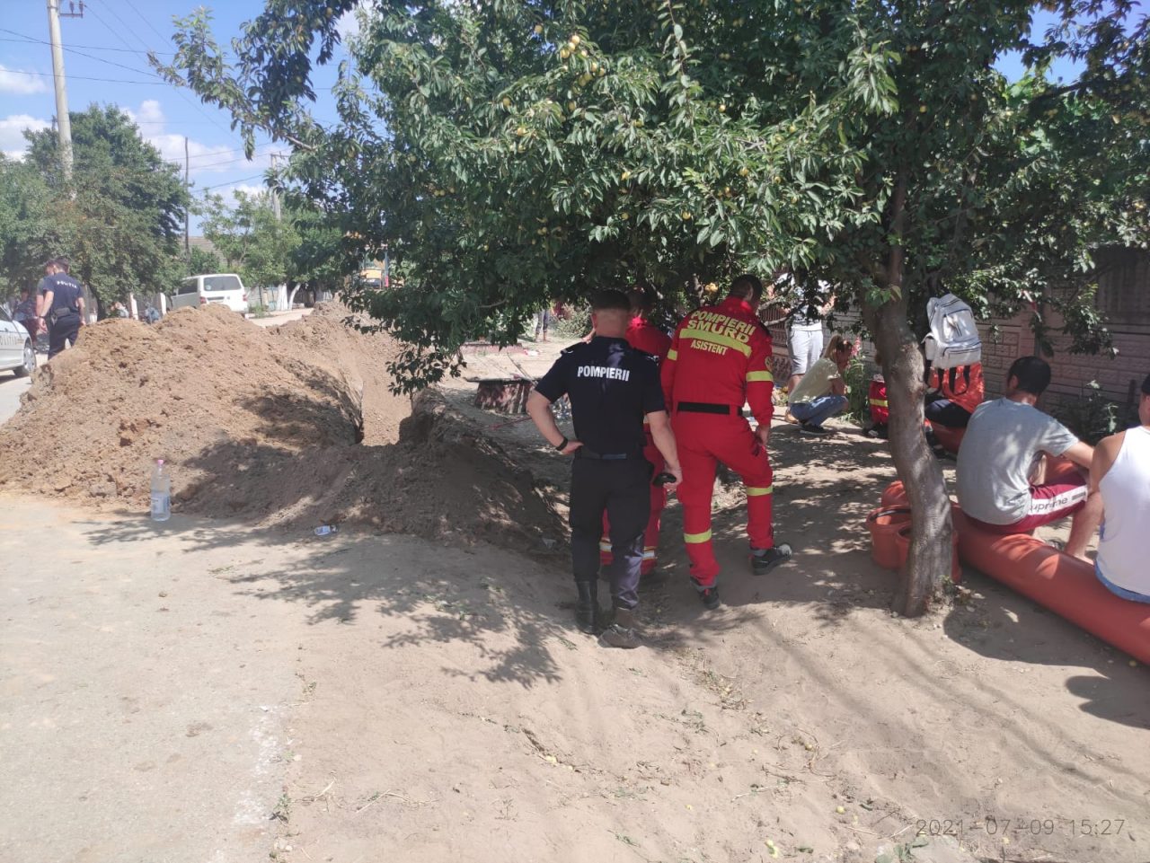 Un muncitor a murit după ce a fost acoperit de un mal de pământ, la o lucrare din Dolj (FOTO-VIDEO)