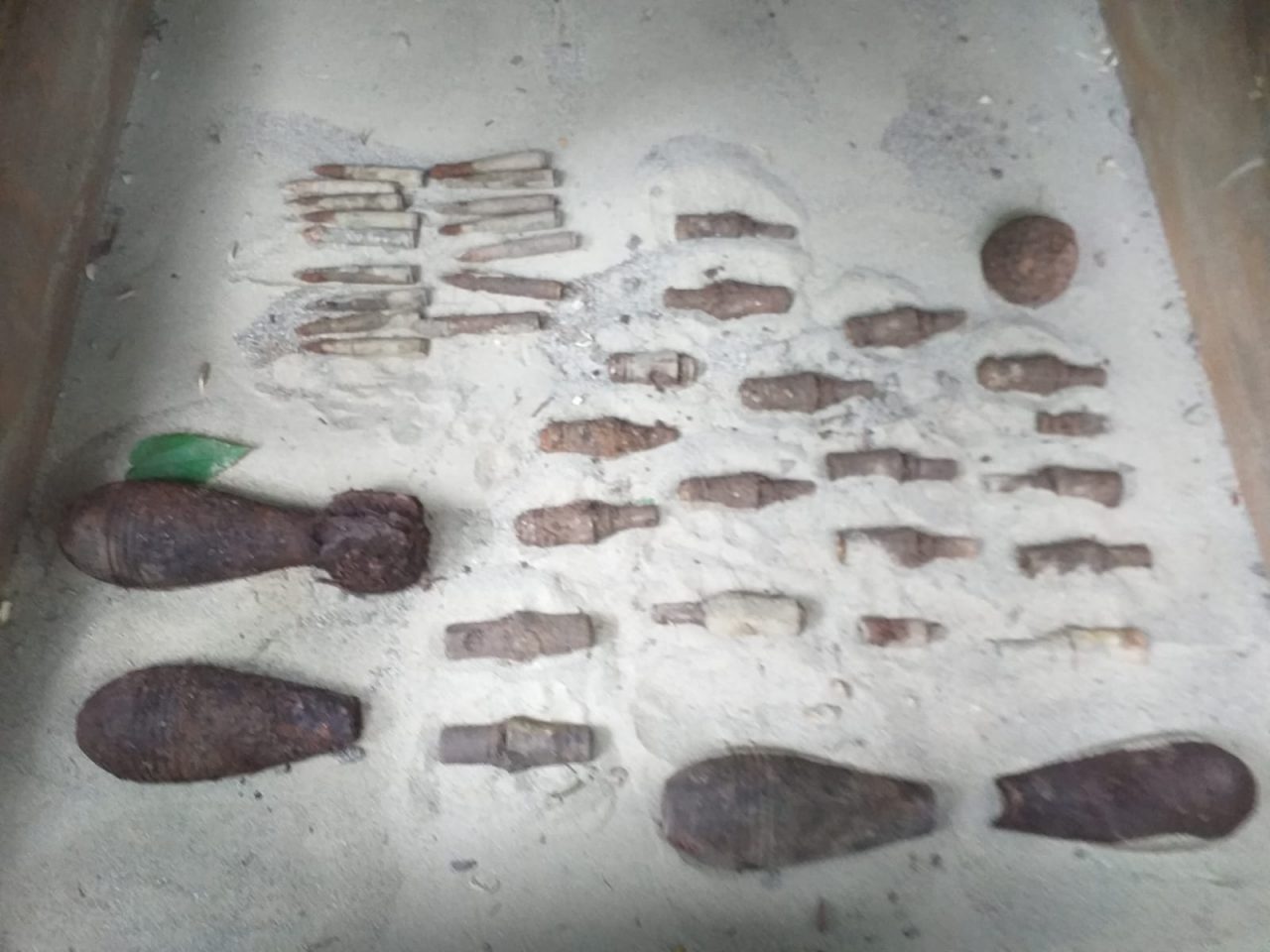 Adevărat arsenal militar descoperit în județul Neamț. Pirotehniștii, uimiți de ce au găsit la fața locului