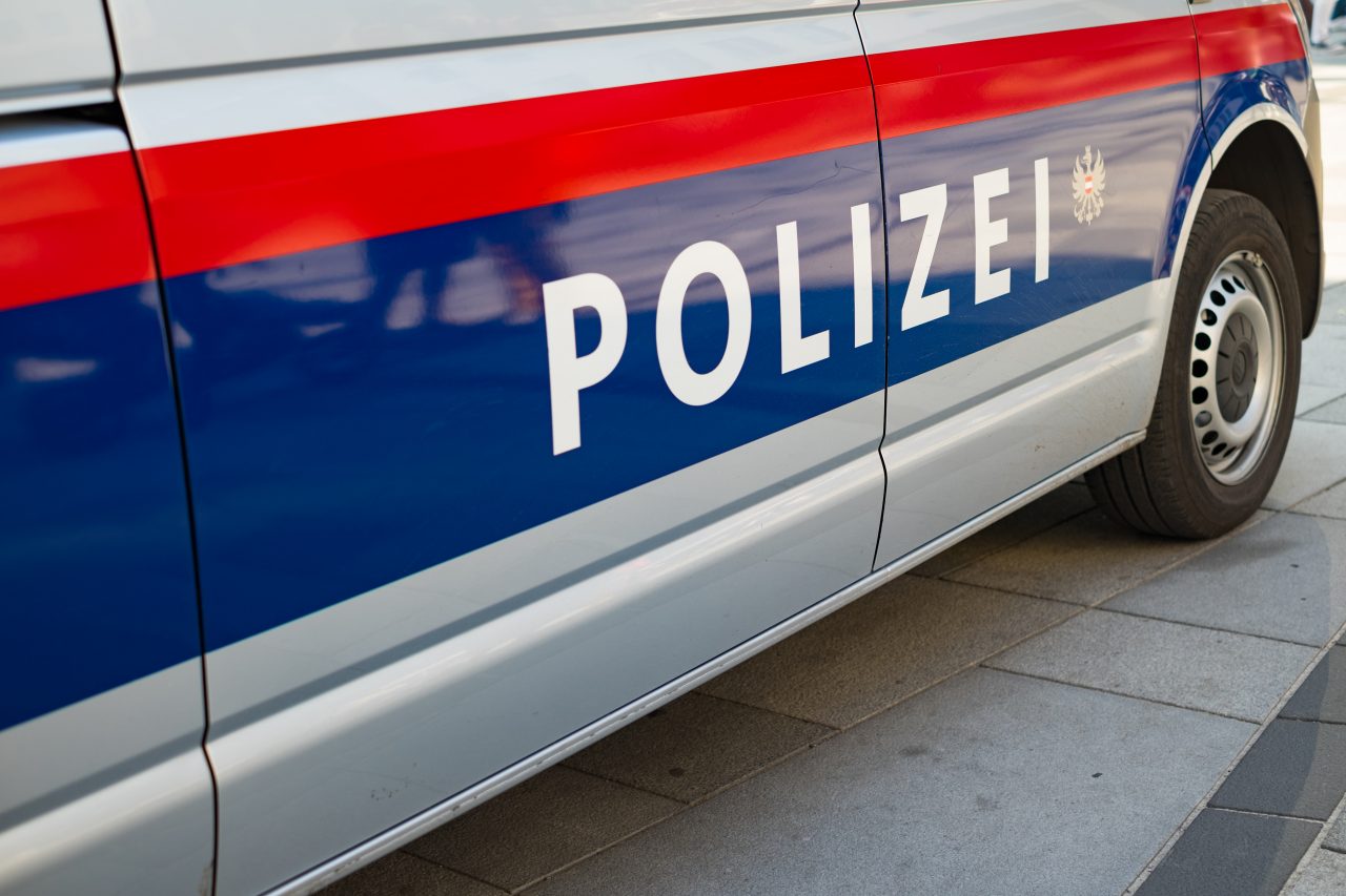 Caz halucinant în Austria. Șeful unui clan mafiot a ordonat uciderea unor dușmani, apoi i-a făcut mici la grătar și i-a mâncat