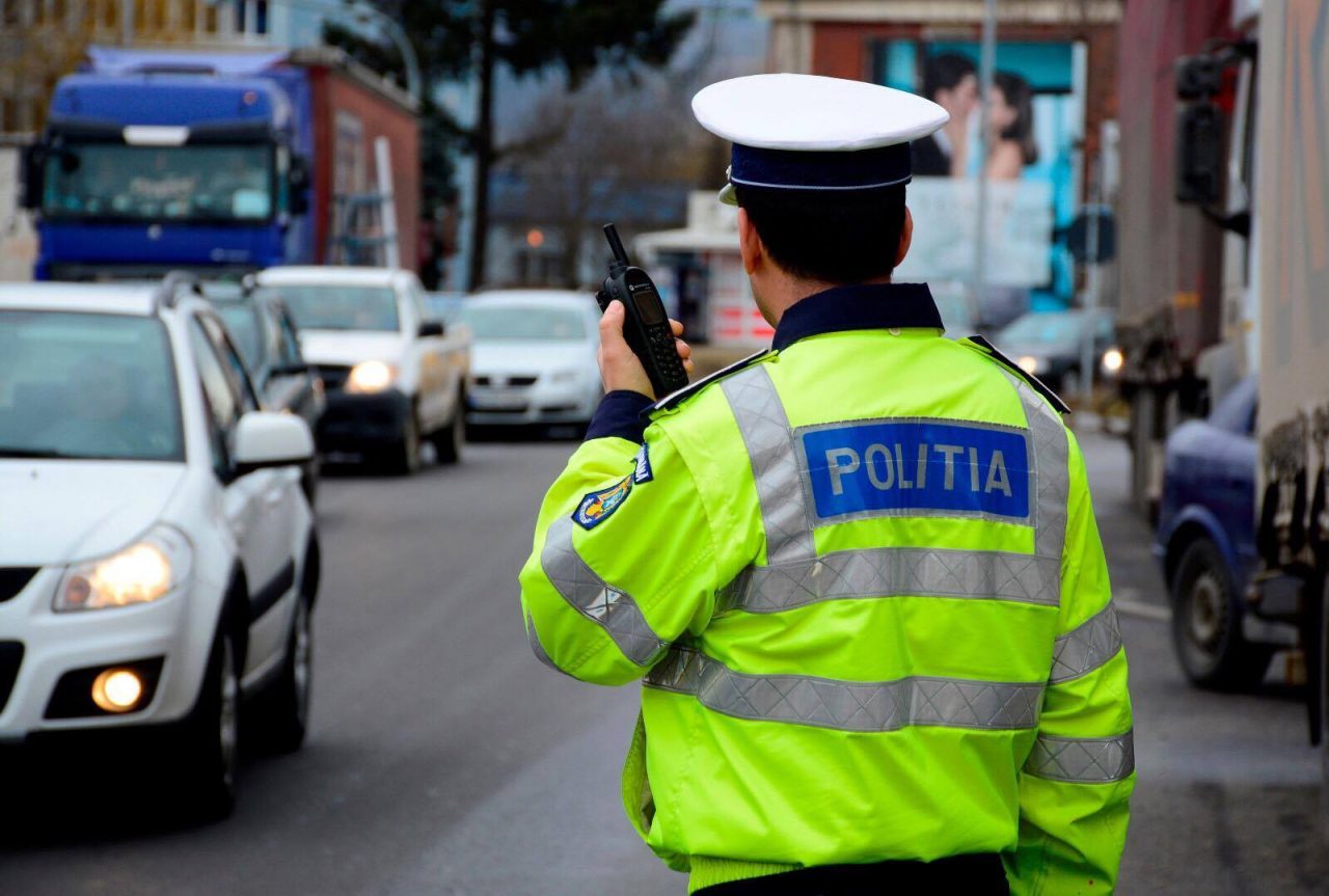 Bătaie cu pumni şi picioare după o ceartă în trafic pe o stradă din Cluj