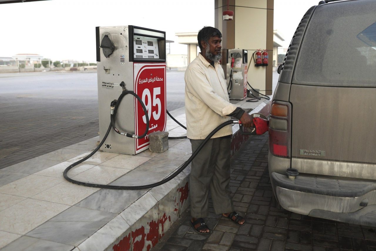 Arabia Saudită plafonează prețul carburanților. Cât costă un litru de benzină acasă la cel mai mare exportator mondial de petrol