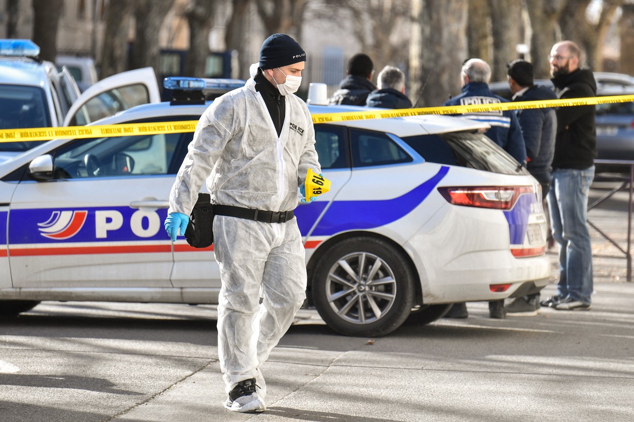 Crimă terifiantă în Franța: Corpul unui adolescent a fost descoperit tranșat. Capul tânărului fusese parțial mâncat