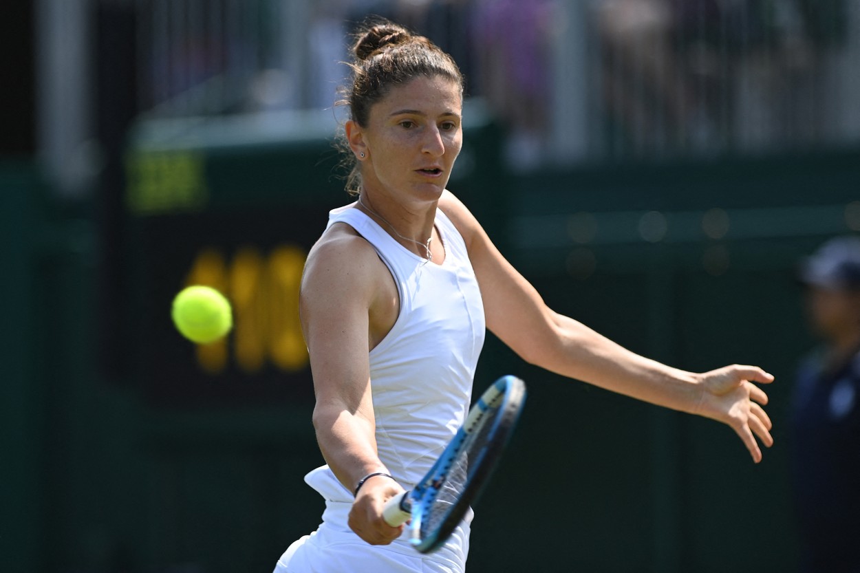 Irina Begu, victorie importantă în fața unei jucătoare de top! Set la zero cu Jelena Ostapenko