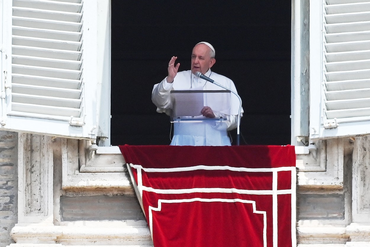 Papa Francisc a fost operat la colon. Vaticanul anunță că Suveranul Pontif „a reacționat bine” după intervenție