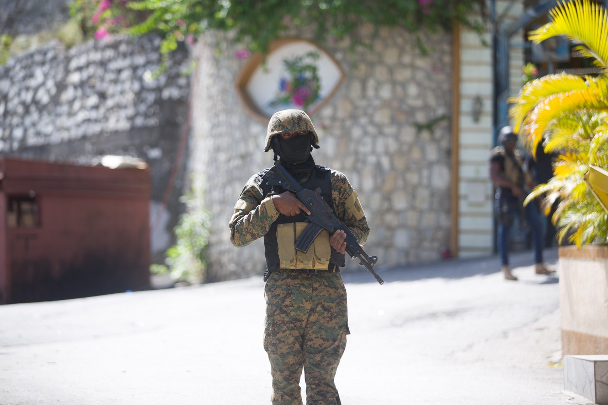 Cel puțin șase dintre columbienii implicați în asasinarea președintelui din Haiti sunt foști militari