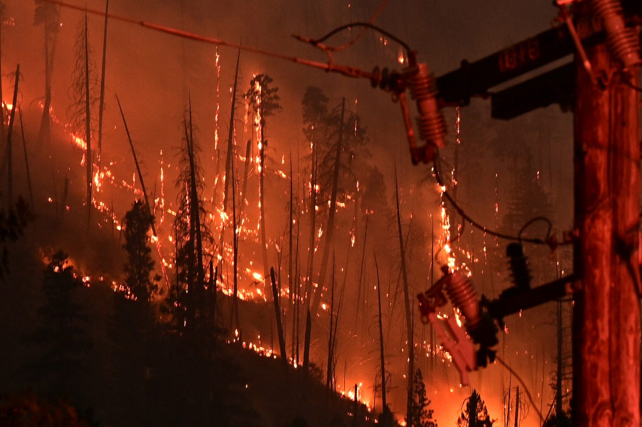 Imagini impresionante cu urmăririle produse de Dixie Fire, cel mai mare incendiu din California în 2021 – FOTO