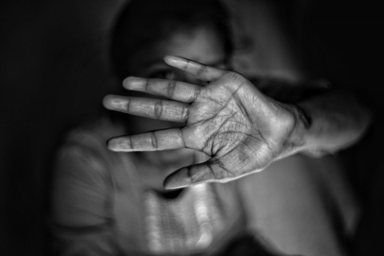 India: Adolescentă de 17 ani, ucisă în bătaie de rude pentru că purta blugi. Cadavrul ei a fost găsit atârnând de un pod