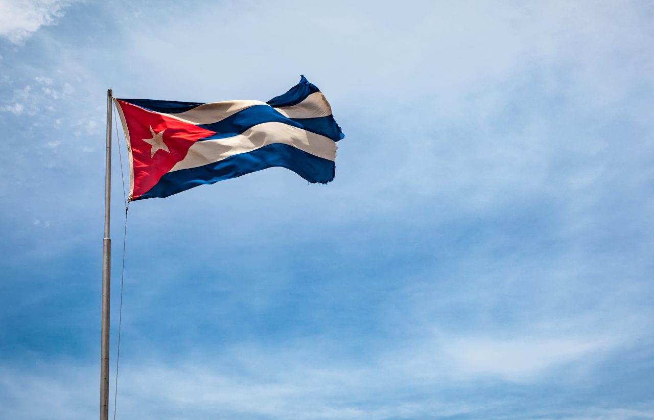 Atac cu cocktailuri Molotov asupra Ambasadei Cubei la Paris. Pe cine dau vina autoritățile de la Havana