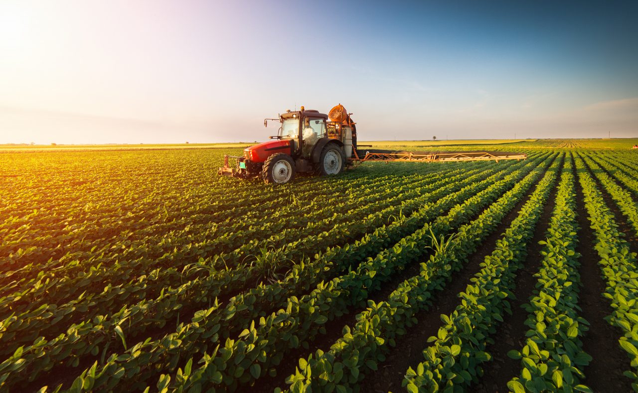Criză de tractoriști. Tinerii cred că e greu, chiar și cu salarii de 6.000 de lei