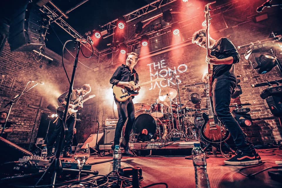 Ce trupe vor urca pe scenă week-endul viitor la Living Rock, singurul festival de rock alternativ de la mare