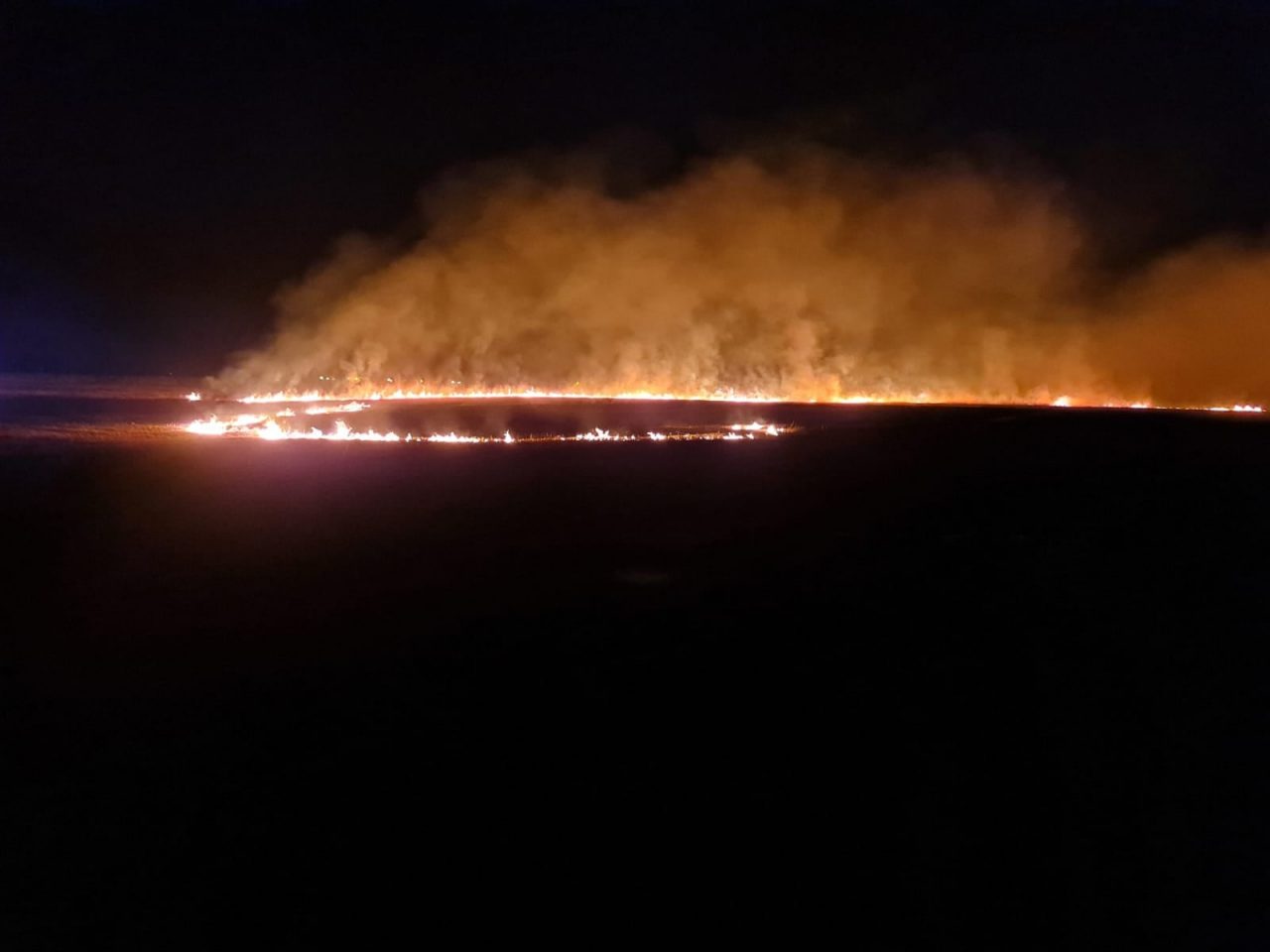 Incendiu de proporții în Mehedinți. Pompierii intervin cu șase autospeciale