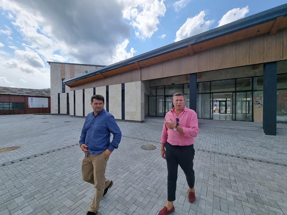 Primarul care și-a umilit fiica, filmând-o dezbrăcată, a rămas fără mandat după ce a fost condamnat definitiv