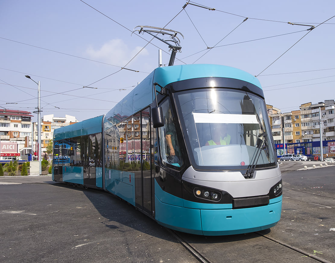 Cum arată primul tramvai nou din ultimii 40 de ani, produs la Arad, cumpărat de primăria din Galați | FOTO