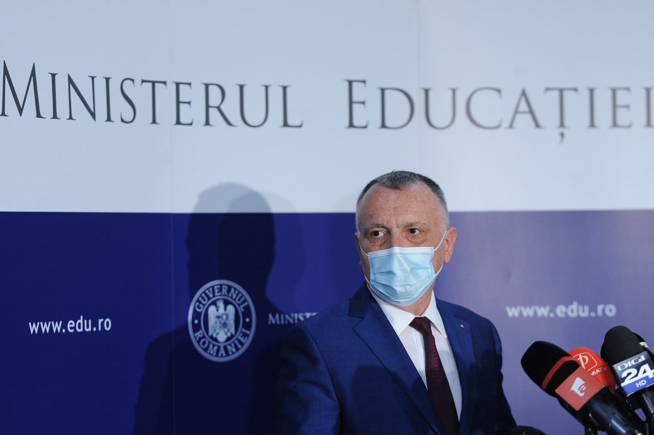 Ministrul Educaţiei cere să îi fie verificată teza de doctorat şi întreaga activitate ştiinţifică: Sper ca exemplul să fie preluat și de „personaje cheie” în educaţie