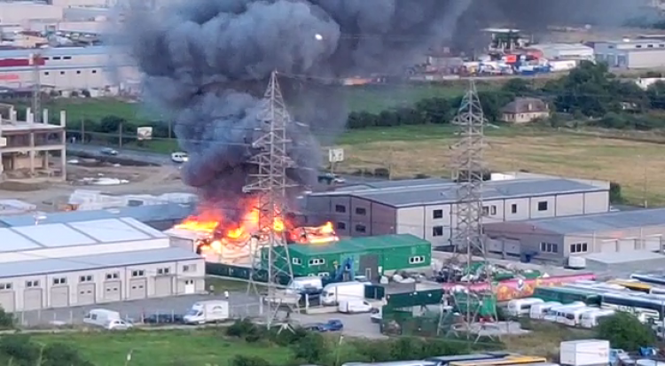Incendiu puternic la un depozit de produse alimentare din Cluj-Napoca – VIDEO