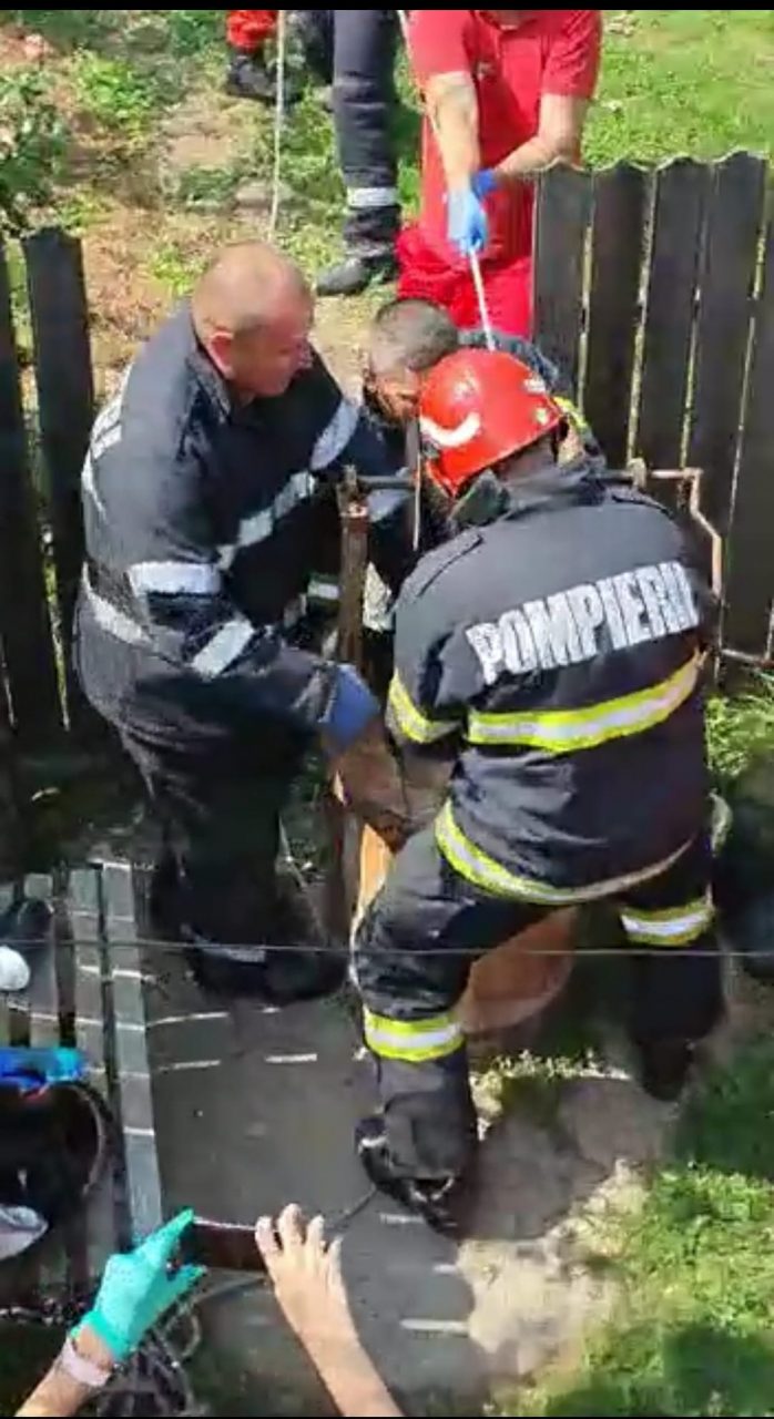 Un bărbat din județul Iași, fost cadru MAI, s-a sinucis aruncându-se într-o fântână (VIDEO)