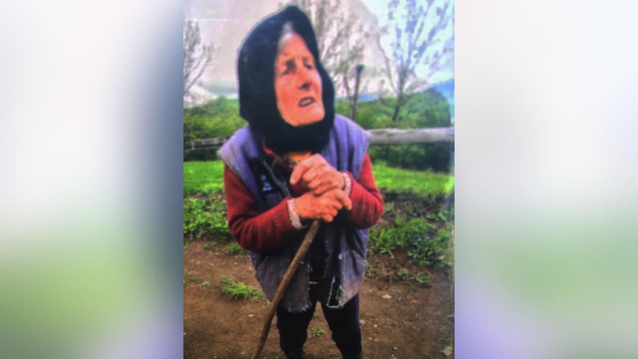 O bătrână de 87 de ani din Maramureș a dispărut de acasă. Este căutată inclusiv cu un elicopter, dar polițiștii cer și ajutorul populației