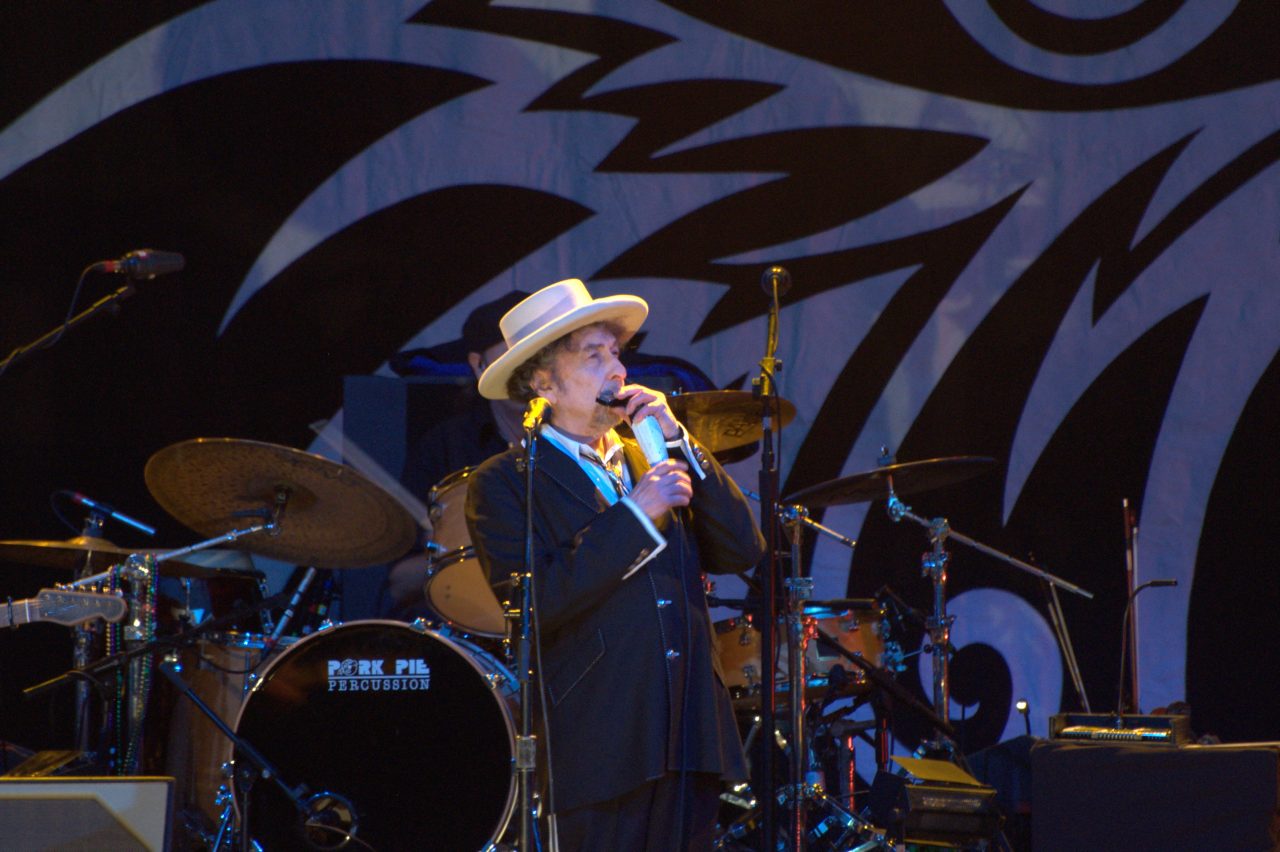 Bob Dylan, acuzat că ar fi abuzat sexual o fetiţă de 12 ani