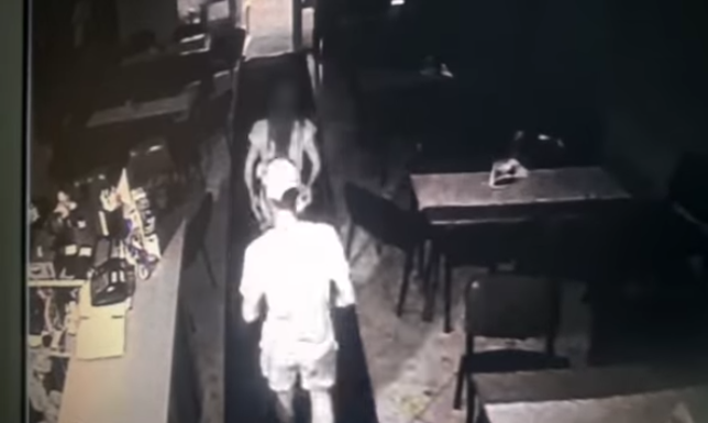Apar noi detalii despre crima din Piatra Neamț, unde o minoră a ucis un bărbat. Când a sunat fata, de fapt, la 112 / Cei doi au fost filmați la un restaurant, înainte de crimă (VIDEO)