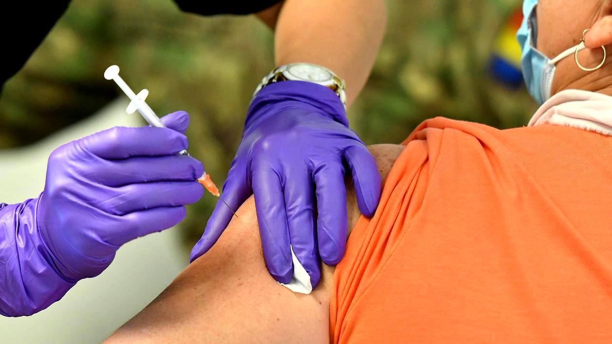 Doi şefi de la FDA, responsabili de campania de vaccinare anti-COVID în SUA, și-au dat demisia