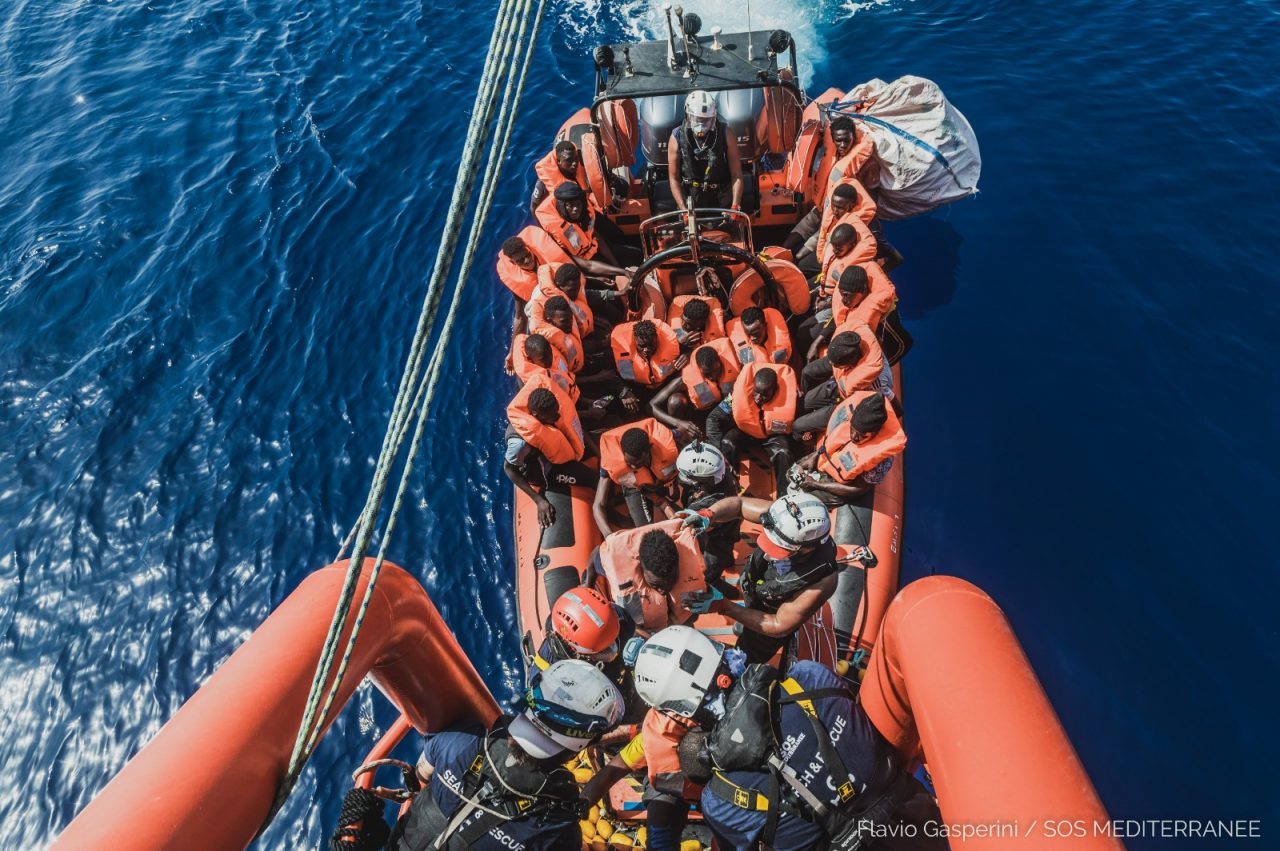 Peste 700 de migranți salvați weekendul acesta din Marea Mediterană