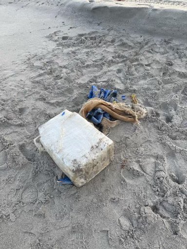 Un pachet cu cocaină în valoare de un milion de euro, găsit pe o plajă din Florida