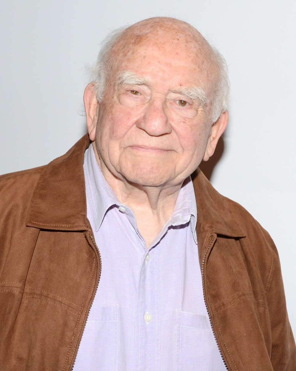A murit Ed Asner. Actorul american a câştigat şapte premii Emmy
