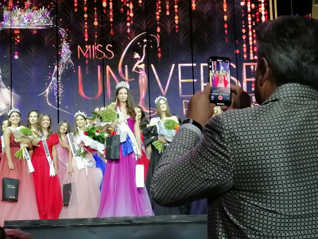 Miss Universe România 2021 este o studentă de 21 de ani din Cluj-Napoca, fostă prezentatoare TV (FOTO)