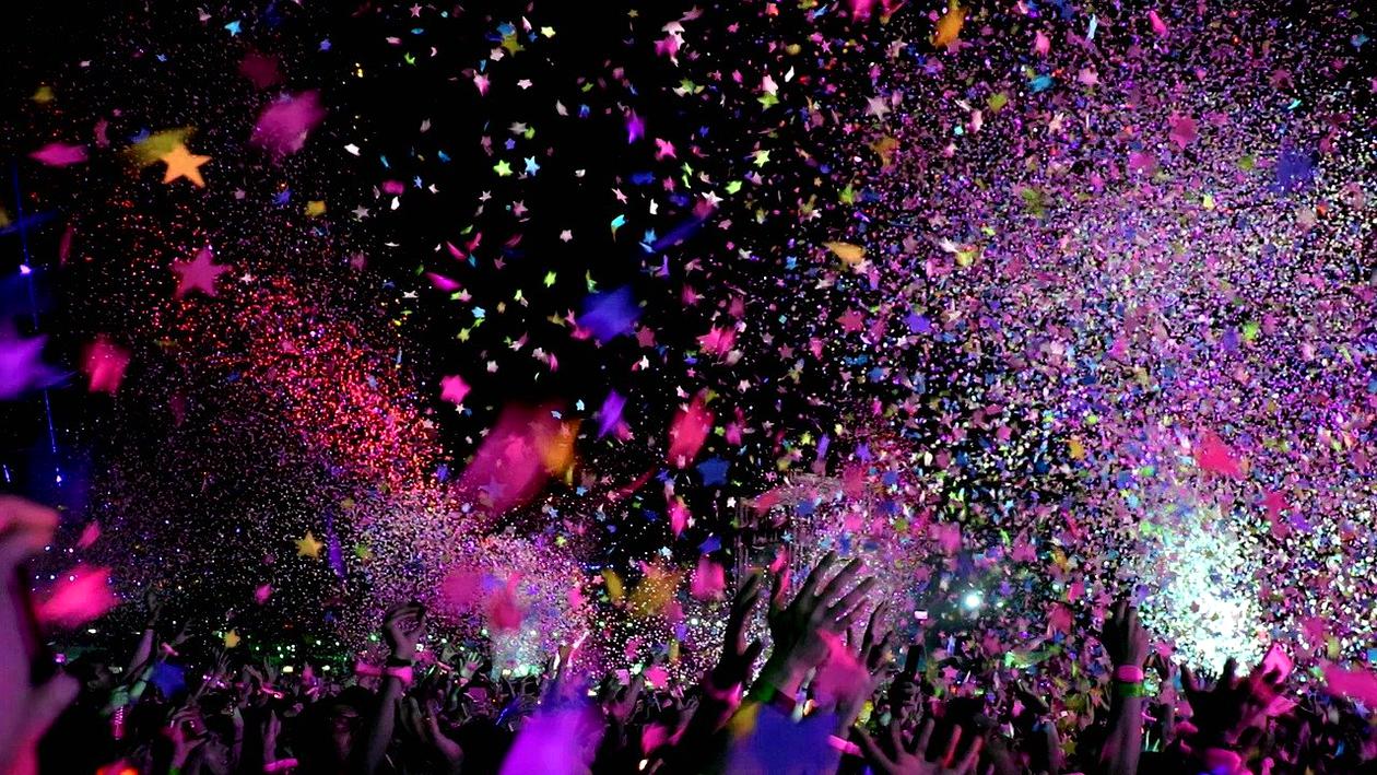 Noi măsuri de relaxare intră în vigoare de astăzi, 1 august: Festivaluri cu 75.000 de persoane